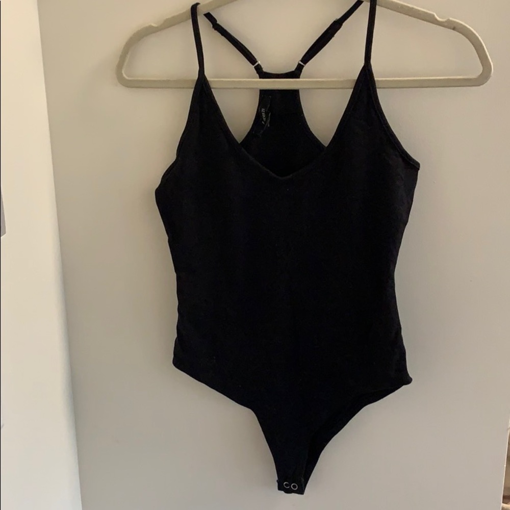 FOREVER 21 RACERBACK BLACK BODYSUIT